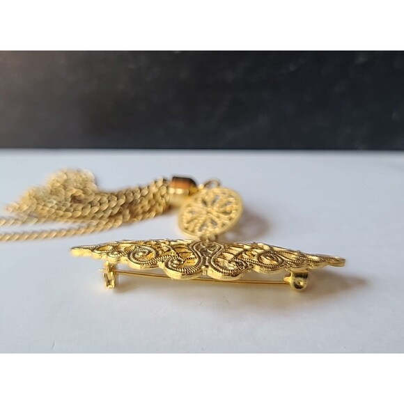 Dangling Tassel Charm Gold Tone Metal Brooch, Vintage Costume Jewelry - Picture 5 of 10